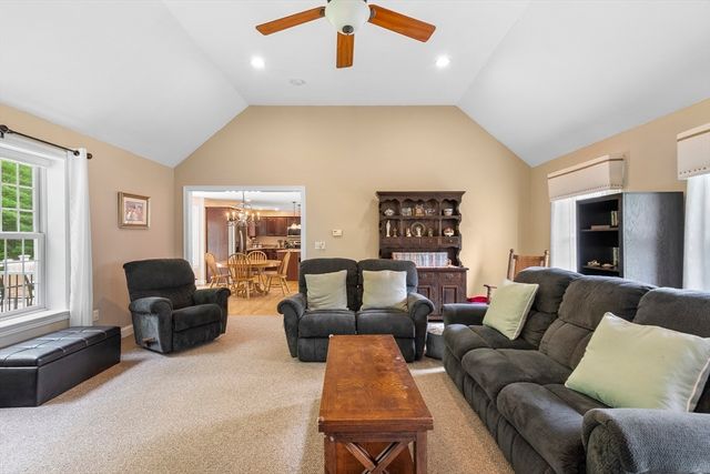 53 Arnold Way, Uxbridge, MA 01569