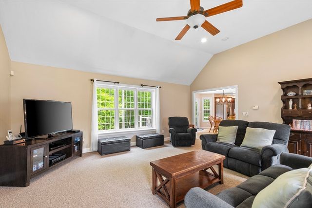 53 Arnold Way, Uxbridge, MA 01569