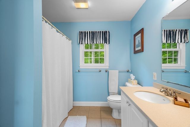 53 Arnold Way, Uxbridge, MA 01569