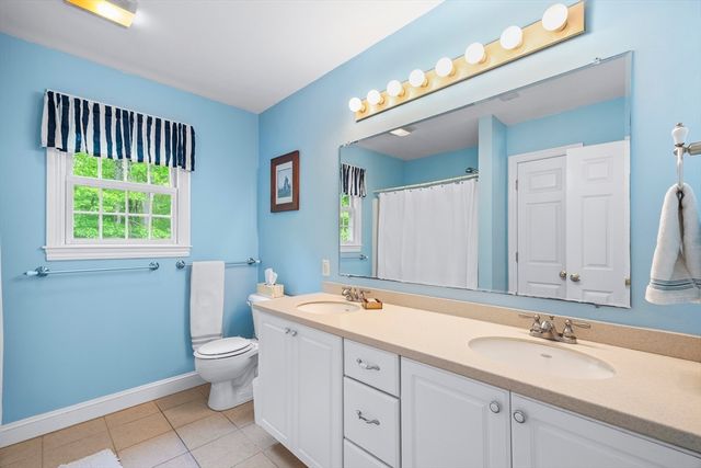53 Arnold Way, Uxbridge, MA 01569