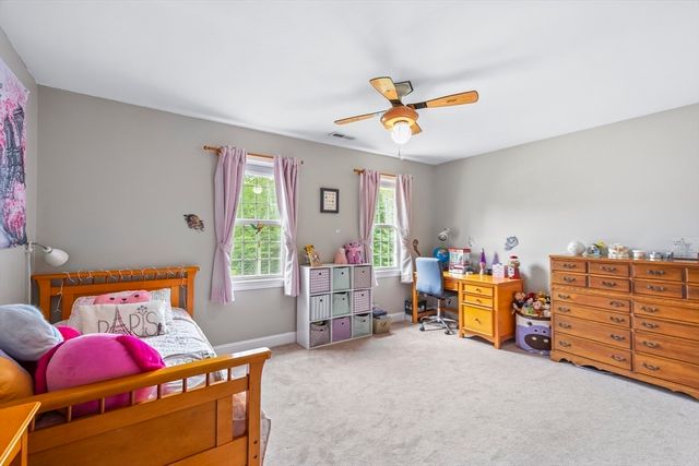 53 Arnold Way, Uxbridge, MA 01569