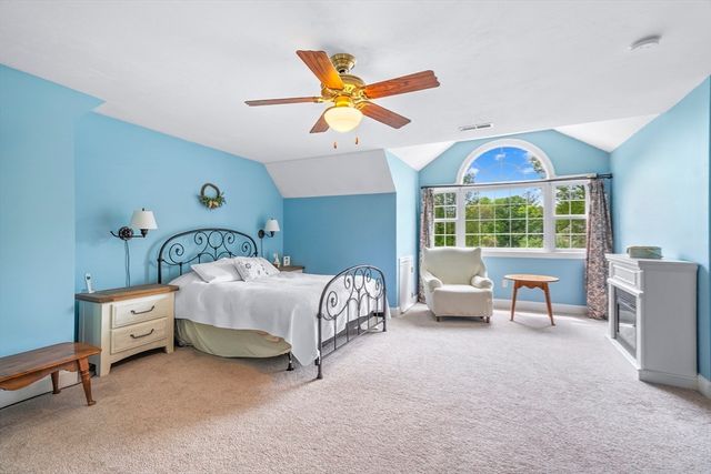 53 Arnold Way, Uxbridge, MA 01569