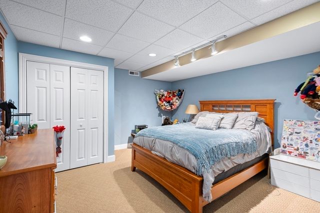 53 Arnold Way, Uxbridge, MA 01569
