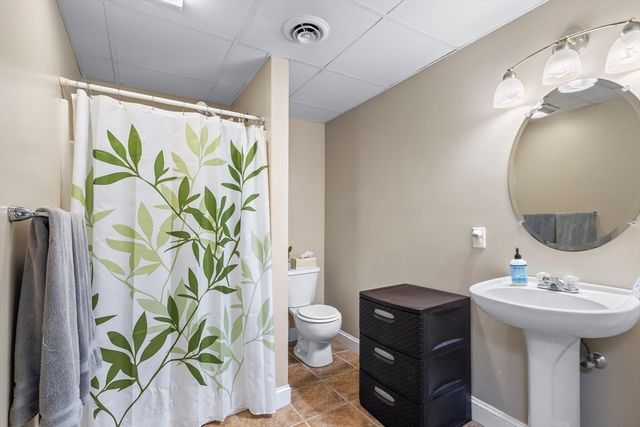 53 Arnold Way, Uxbridge, MA 01569