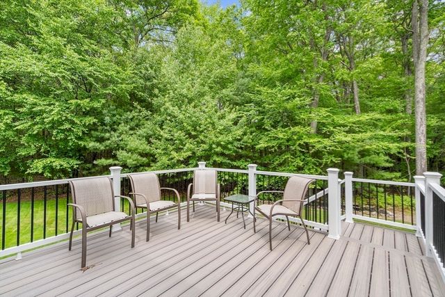53 Arnold Way, Uxbridge, MA 01569