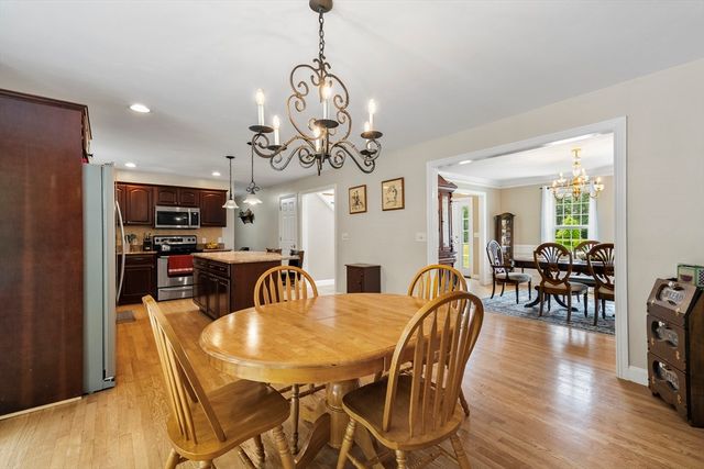 53 Arnold Way, Uxbridge, MA 01569