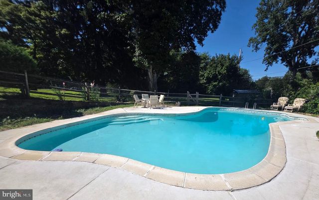 1261 BUCK LN, West Chester, PA 19382