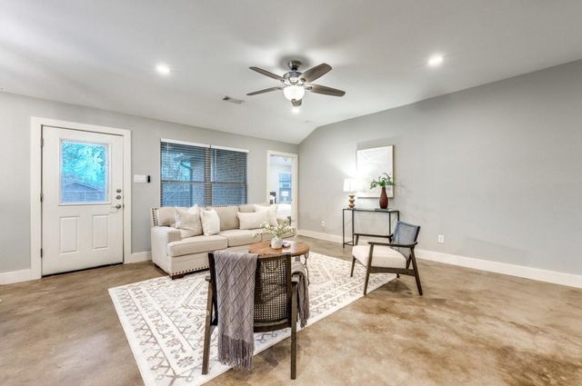 2205 N Hickory Street, Sherman, TX 75092