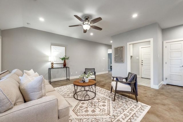 2205 N Hickory Street, Sherman, TX 75092