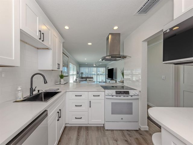 1400 TARPON CENTER DRIVE 314, Venice, FL 34285