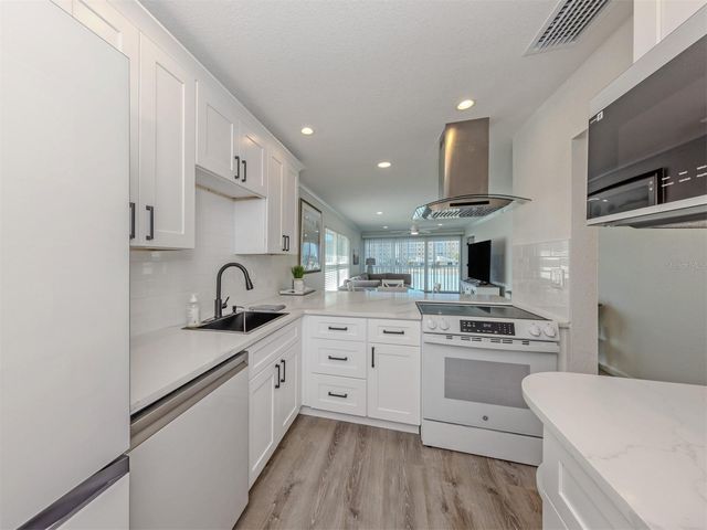 1400 TARPON CENTER DRIVE 314, Venice, FL 34285