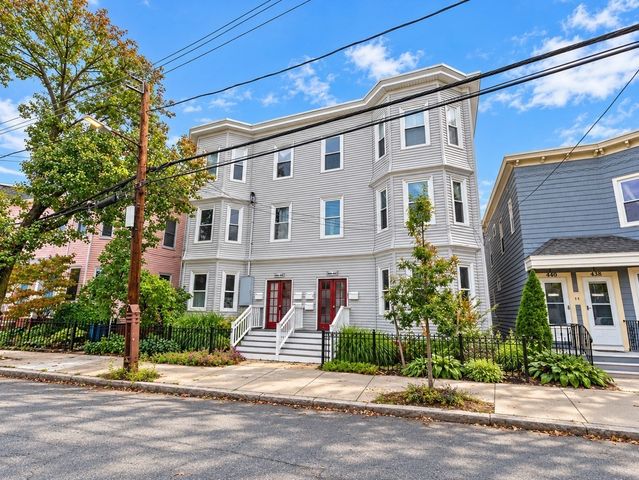 442 Windsor St 442-1, Cambridge, MA 02141