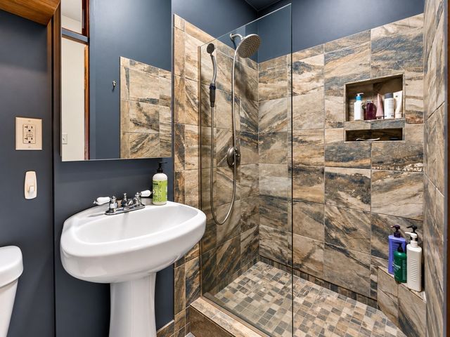 442 Windsor St 442-1, Cambridge, MA 02141