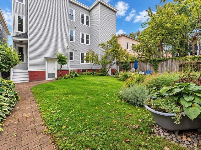 442 Windsor St 442-1, Cambridge, MA 02141