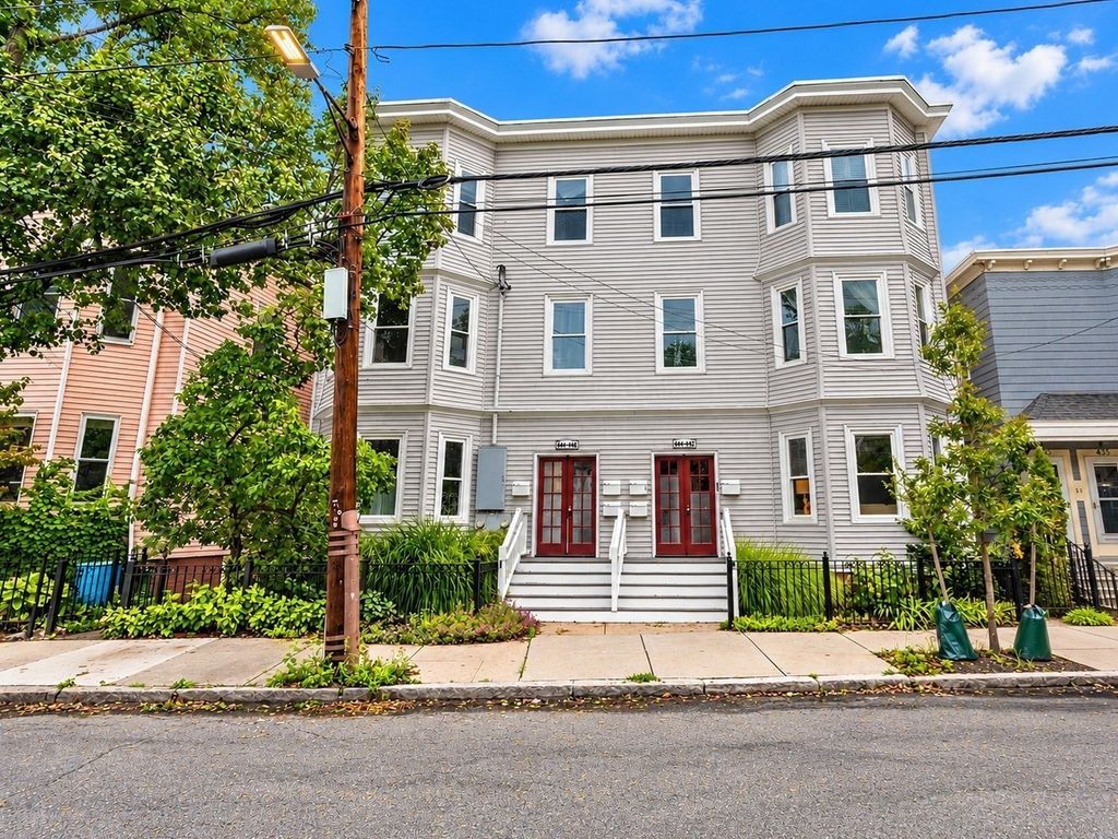 442 Windsor St 442-1, Cambridge, MA 02141