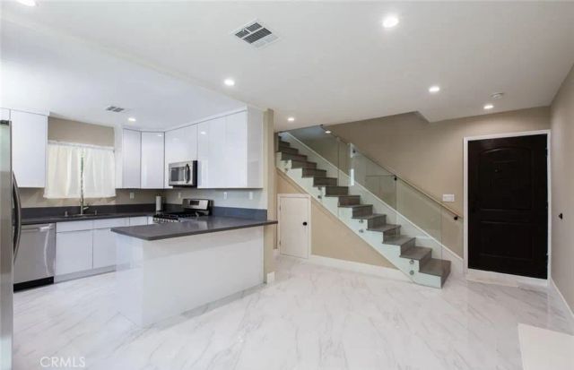 5636 Farralone Ave., Woodland Hills, CA 91367