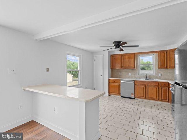 131 STURBRIDGE DR, Sicklerville, NJ 08081