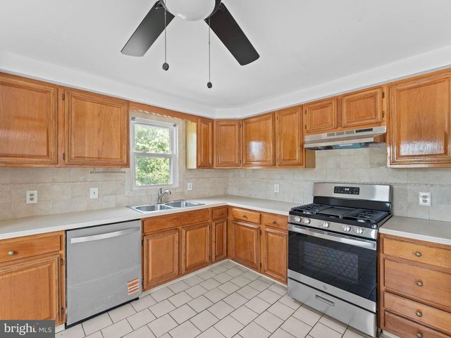 131 STURBRIDGE DR, Sicklerville, NJ 08081