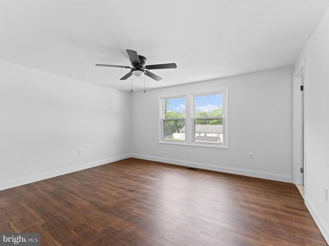 131 STURBRIDGE DR, Sicklerville, NJ 08081