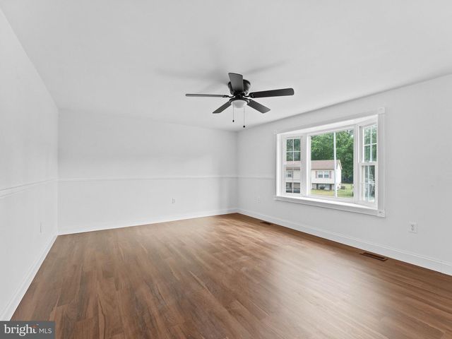 131 STURBRIDGE DR, Sicklerville, NJ 08081