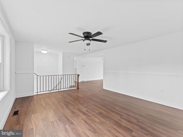131 STURBRIDGE DR, Sicklerville, NJ 08081