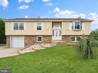 131 STURBRIDGE DR, Sicklerville, NJ 08081