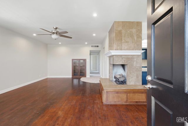 2008 Valencia Drive, Bakersfield, CA 93306