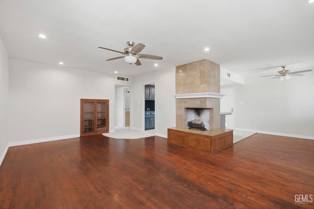 2008 Valencia Drive, Bakersfield, CA 93306