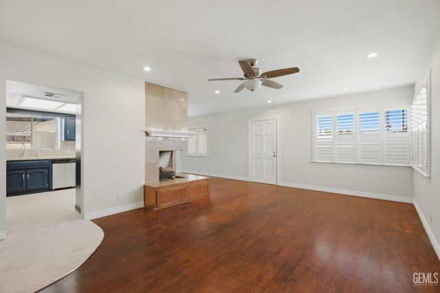 2008 Valencia Drive, Bakersfield, CA 93306