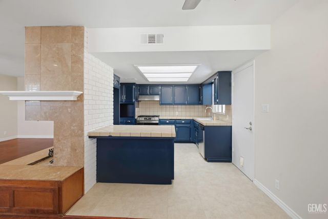 2008 Valencia Drive, Bakersfield, CA 93306