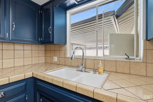 2008 Valencia Drive, Bakersfield, CA 93306