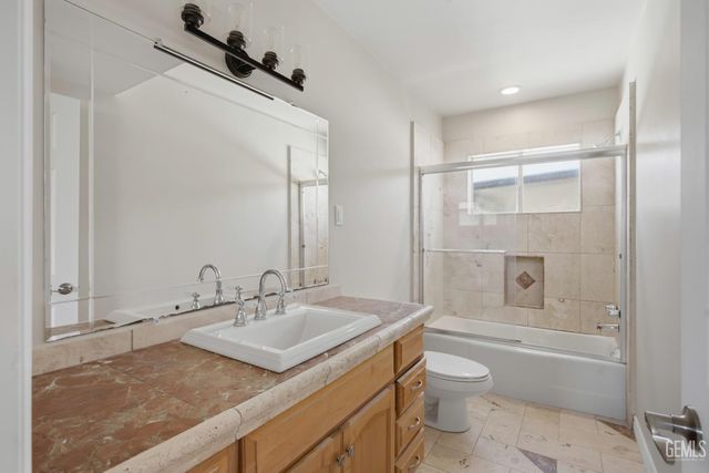 2008 Valencia Drive, Bakersfield, CA 93306