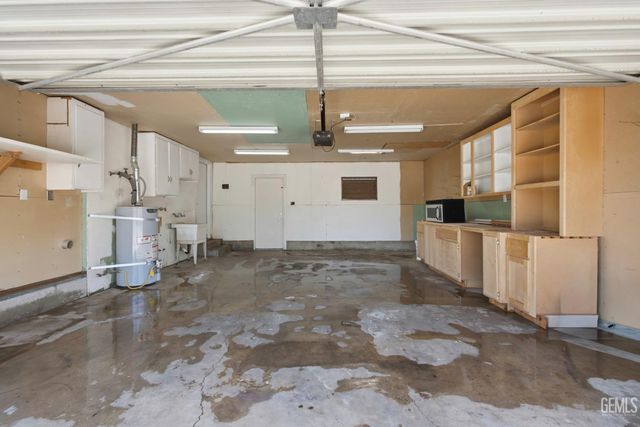 2008 Valencia Drive, Bakersfield, CA 93306