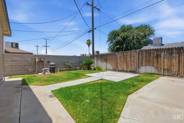 2008 Valencia Drive, Bakersfield, CA 93306