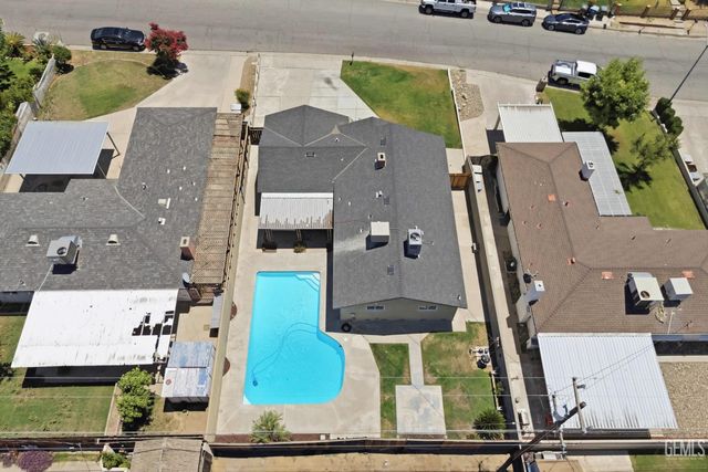 2008 Valencia Drive, Bakersfield, CA 93306