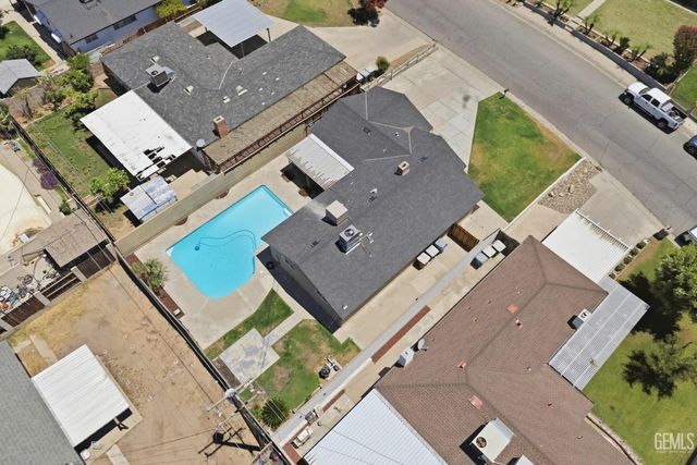 2008 Valencia Drive, Bakersfield, CA 93306