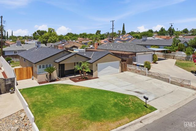 2008 Valencia Drive, Bakersfield, CA 93306