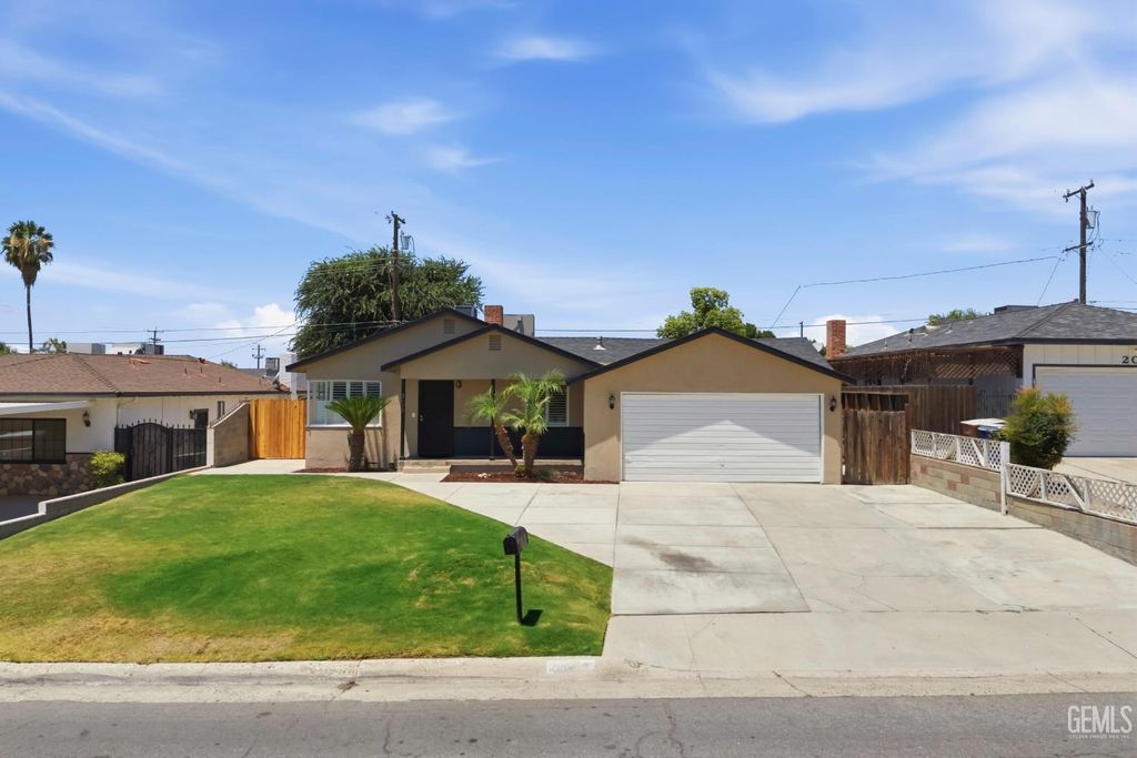 2008 Valencia Drive, Bakersfield, CA 93306