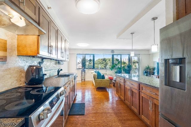 60 Parkway Dr 6G, East Orange City, NJ 07017