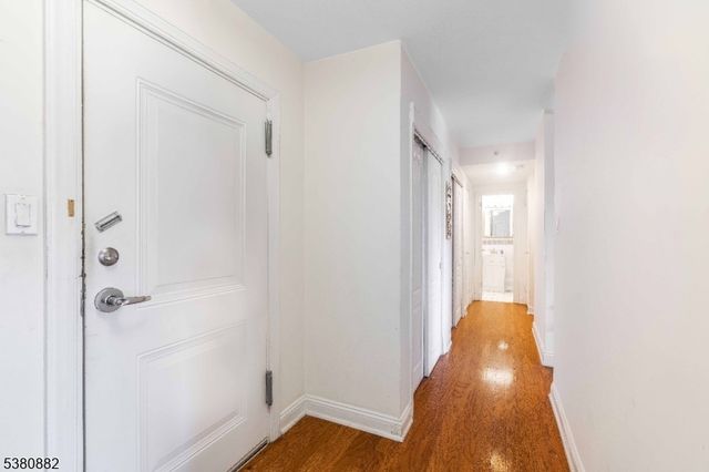 60 Parkway Dr 6G, East Orange City, NJ 07017