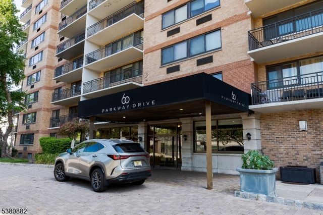 60 Parkway Dr 6G, East Orange City, NJ 07017