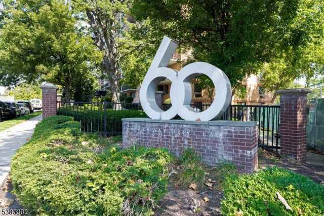60 Parkway Dr 6G, East Orange City, NJ 07017
