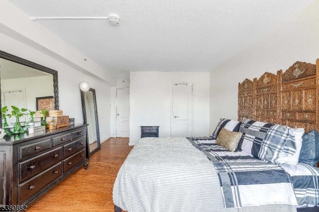 60 Parkway Dr 6G, East Orange City, NJ 07017