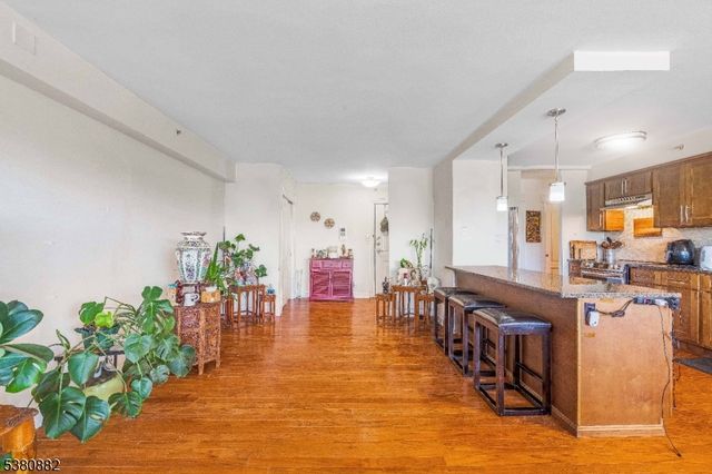 60 Parkway Dr 6G, East Orange City, NJ 07017