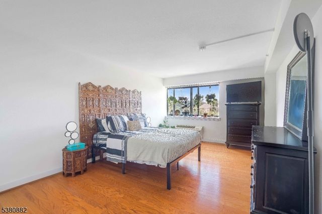 60 Parkway Dr 6G, East Orange City, NJ 07017