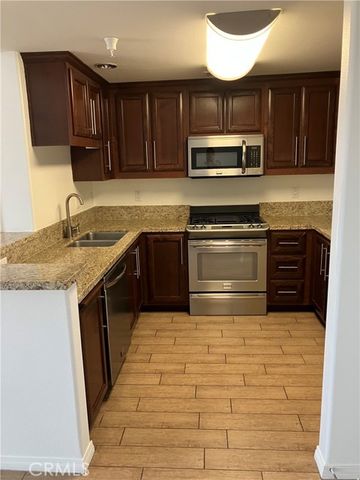 11925 KLING Street 111, Valley Village, CA 91607