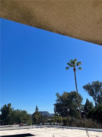 11925 KLING Street 111, Valley Village, CA 91607