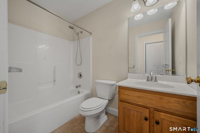 15 Freedom Way 105, East Lyme, CT 06357