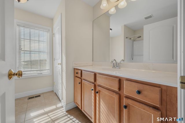 15 Freedom Way 105, East Lyme, CT 06357