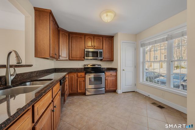 15 Freedom Way 105, East Lyme, CT 06357